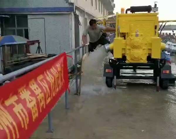排水搶險(xiǎn)車(chē)